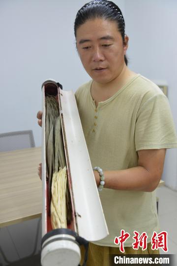 草編用的材料玉米皮、棕樹葉 李鵬茹 攝