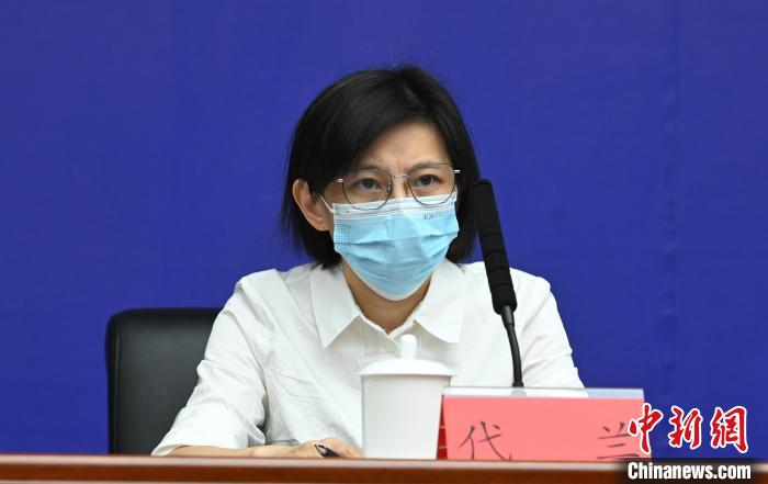 成都市經(jīng)信局總工程師代蘭?！“苍?攝
