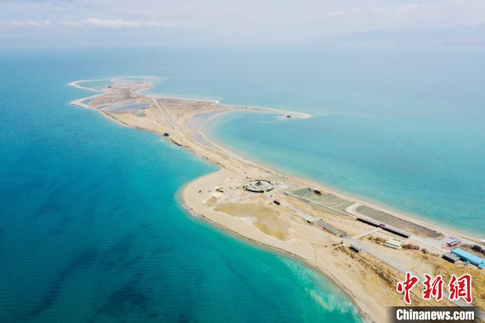 圖為青海湖?！±罱瓕?攝