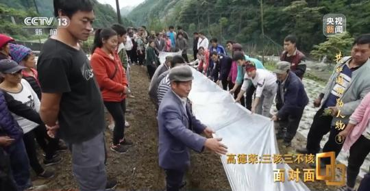 面對面丨“路就在腳下！” 這里的村民日子越過越幸福