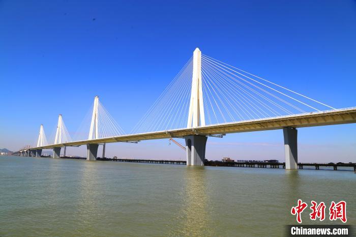 建設(shè)中的珠海金海特大橋?！∶蠎c虎 攝