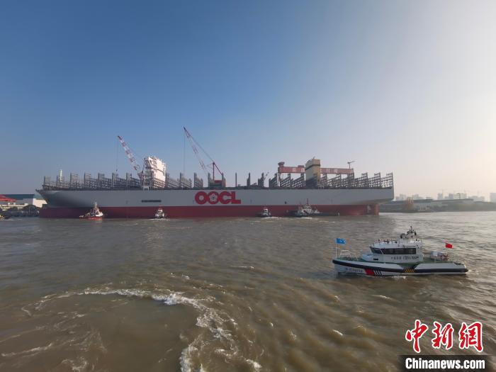 海巡艇在現(xiàn)場引導(dǎo)水上交通?！∧贤êＪ戮止﹫D