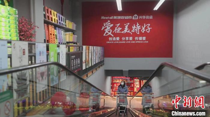 美特好從一家不足百平方米小店，一路發(fā)展成華北零售業(yè)領(lǐng)軍企業(yè)、中國百強(qiáng)商業(yè)連鎖集團(tuán)、中國零售500強(qiáng)?！∠蛏?攝