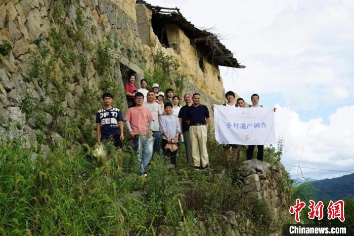 杜曉帆與該中心教師團(tuán)隊(duì)調(diào)研足跡遍布全中國各省市800多個城鄉(xiāng)聚落、文化景觀等?！?fù)旦大學(xué)國土與文化資源研究中心供圖