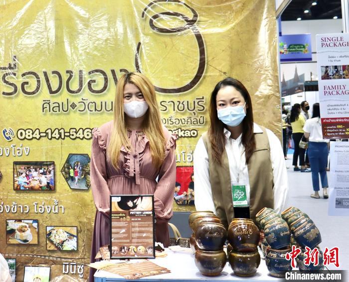 泰國(guó)舉辦規(guī)模最大旅游B2B銷售活動(dòng)對(duì)接全球旅游業(yè)，圖為交易會(huì)上的陶瓷工藝品展位。 王賢思 攝