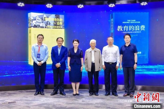 數(shù)智時(shí)代教育面臨怎樣的新機(jī)遇？專家：積極挖潛創(chuàng)新、謹(jǐn)慎應(yīng)對(duì)挑戰(zhàn)