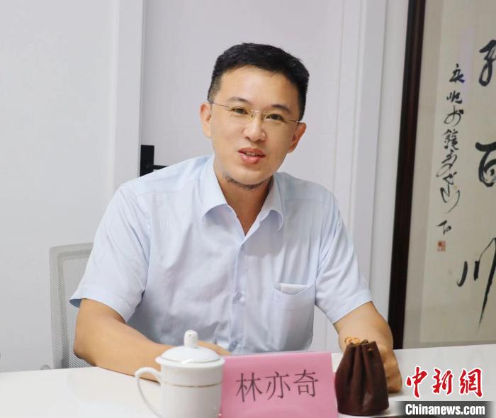 臺灣創(chuàng)新聯(lián)合建筑協(xié)會理事長林亦奇講述設立驛站愿景?！窃式?攝