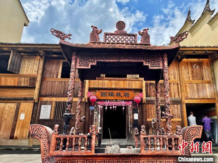 臺灣上趣開新團隊入駐古田縣平湖鎮(zhèn)端上村，以“圓瑛法師故里”為主題打造愛國禪意村。　呂巧琴 攝