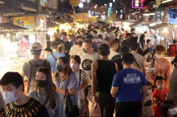 冰粉、雙皮奶、螺螄粉……臺網(wǎng)友發(fā)帖：臺灣街頭越來越多大陸小吃