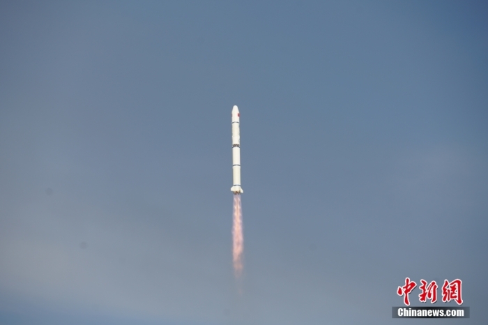 北京時(shí)間2023年8月9日6時(shí)53分，我國在太原衛(wèi)星發(fā)射中心使用長征二號丙運(yùn)載火箭，成功將環(huán)境減災(zāi)二號06星發(fā)射升空，衛(wèi)星順利送入預(yù)定軌道，發(fā)射任務(wù)獲得圓滿成功。此次任務(wù)是長征系列運(yùn)載火箭第482次飛行。馮陽 攝