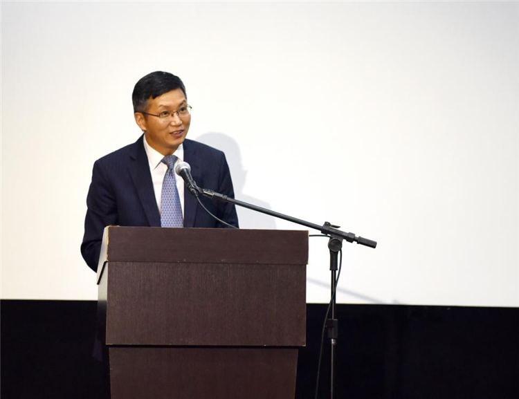 中國駐圣保羅總領(lǐng)事余鵬在開幕活動中致辭。 圣保羅州立大學(xué)孔子學(xué)院供圖
