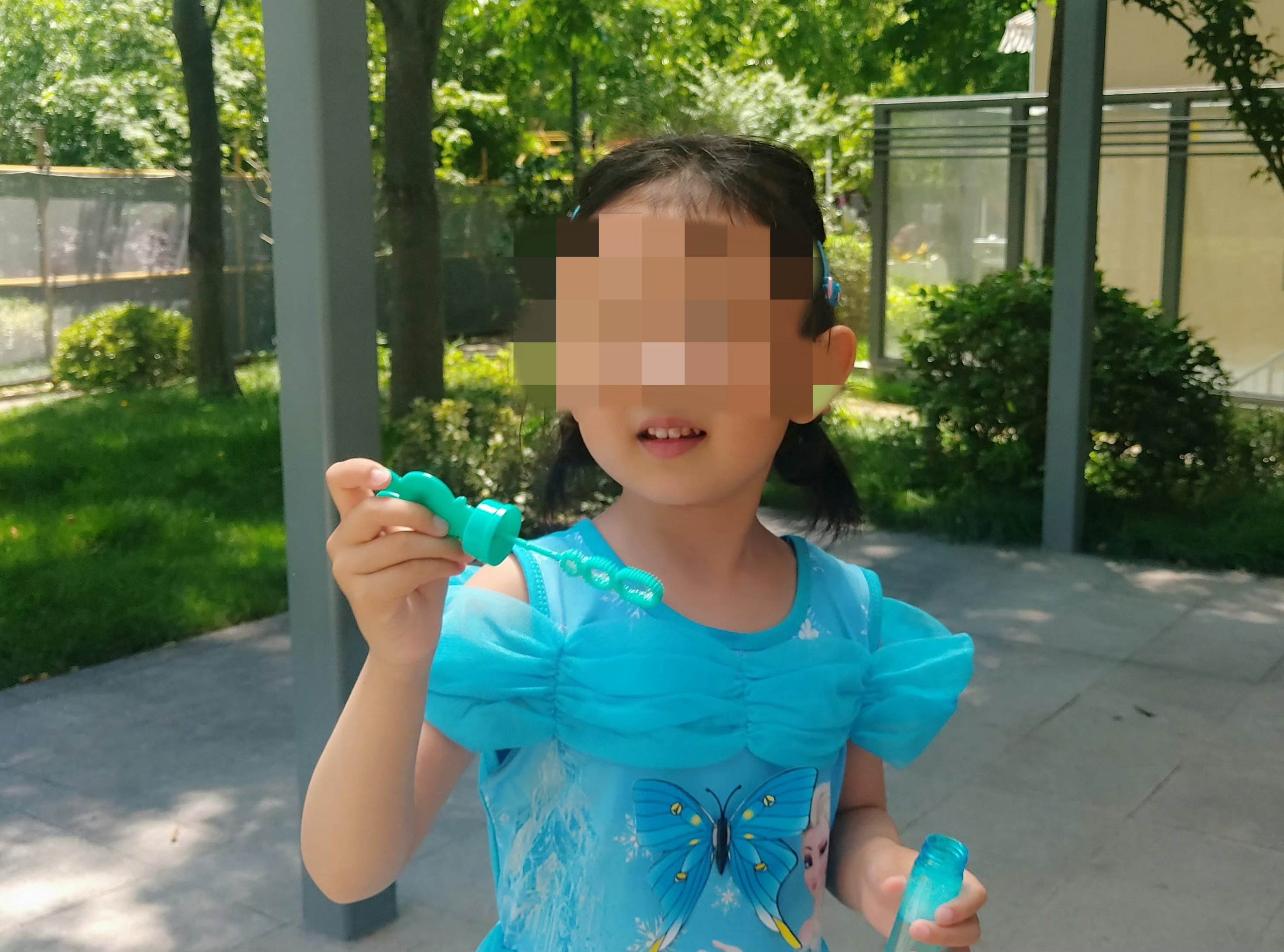 海灘失蹤女童。圖源：女童家人社交賬號(hào)