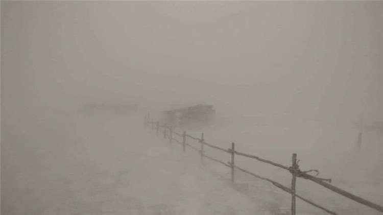 2023年11月4日，蒙古國部分省份發(fā)生暴風(fēng)雪天氣。蒙古國緊急情況總局官網(wǎng)圖片