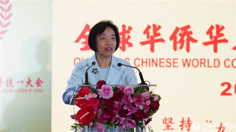全國政協(xié)副主席、中國和平統(tǒng)一促進(jìn)會(huì)副會(huì)長蘇輝出席大會(huì)并致辭。 人民網(wǎng) 劉暢 攝