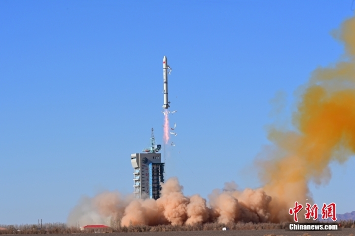 北京時間2023年11月16日11時55分，我國在酒泉衛(wèi)星發(fā)射中心使用長征二號丙運載火箭，成功將新一代海洋水色觀測衛(wèi)星發(fā)射升空，衛(wèi)星順利進(jìn)入預(yù)定軌道，發(fā)射任務(wù)獲得圓滿成功。此次任務(wù)是長征系列運載火箭第497次飛行。汪江波 攝
