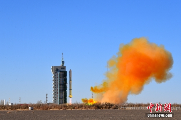 北京時間2023年11月16日11時55分，我國在酒泉衛(wèi)星發(fā)射中心使用長征二號丙運載火箭，成功將新一代海洋水色觀測衛(wèi)星發(fā)射升空，衛(wèi)星順利進入預定軌道，發(fā)射任務獲得圓滿成功。此次任務是長征系列運載火箭第497次飛行。汪江波 攝
