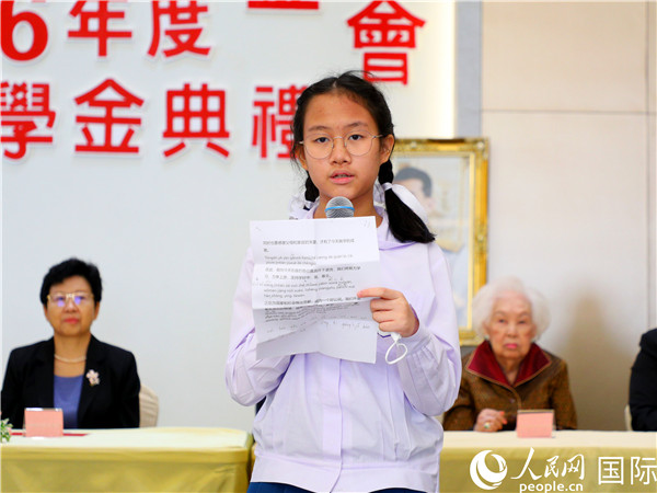 圖為學生代表劉家安發(fā)表致謝演講。人民網(wǎng)記者 白元琪攝