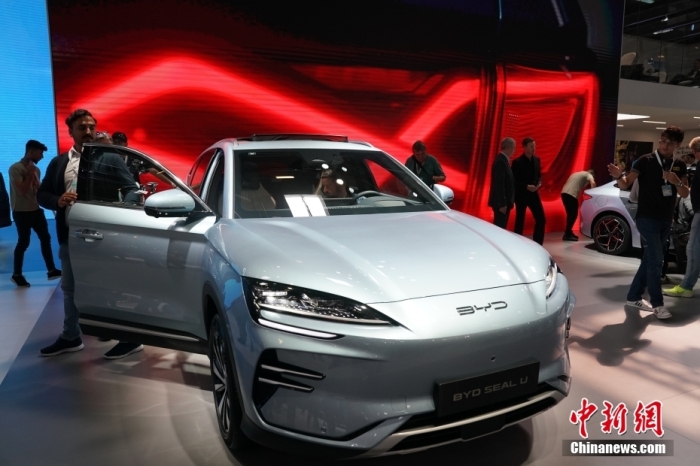 2023年德國國際汽車及智慧出行博覽會(IAA mobility)(亦簡稱慕尼黑國際車展)將于9月5日正式開幕。在9月4日舉行的媒體日，記者看到諸品牌紛紛攜“拳頭”產(chǎn)品亮相。圖為當日比亞迪SEAL U在歐洲首秀。<a target='_blank' href='/'><p  align=