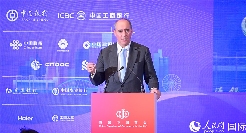 英國(guó)商業(yè)貿(mào)易部國(guó)務(wù)大臣（投資大臣）多米尼克·約翰遜與會(huì)。人民網(wǎng) 郭錦標(biāo)攝