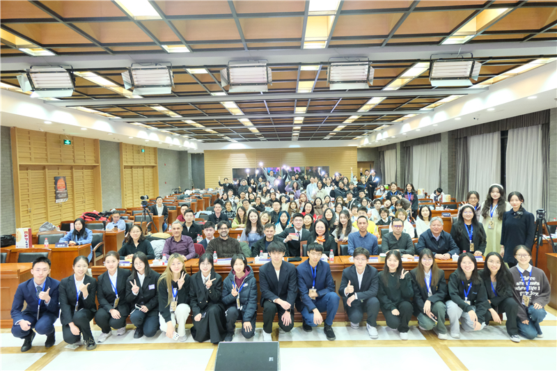 第八屆全國高校西班牙語配音大賽決賽現(xiàn)場合影。主辦方供圖
