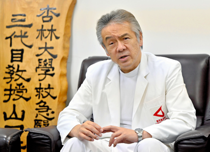 日本杏林大學(xué)醫(yī)學(xué)部教授山口芳裕。（圖片來(lái)源：《朝日新聞》）