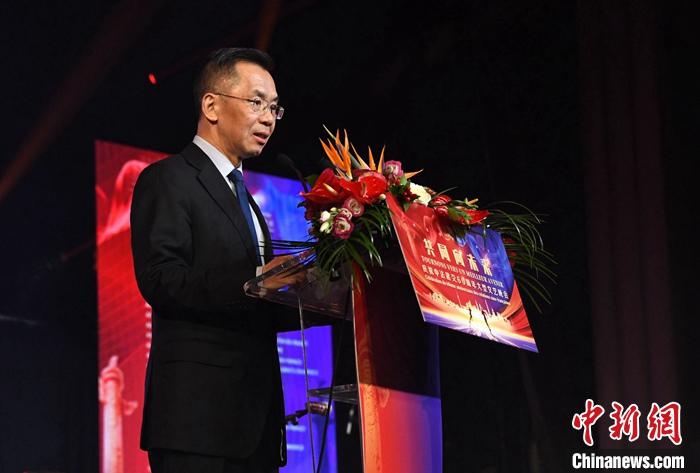 當?shù)貢r間1月16日晚，以“共同向未來”為題的慶祝中法建交60周年大型文藝晚會在巴黎舉辦。中國駐法國大使盧沙野出席晚會并致辭。 <a target='_blank' href='/' _fcksavedurl='/'><p  align=