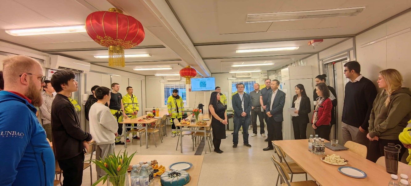 中國(guó)駐瑞典大使崔愛(ài)民走訪中鐵隧道局集團(tuán)瑞典工程公司。中國(guó)駐瑞典大使館供圖