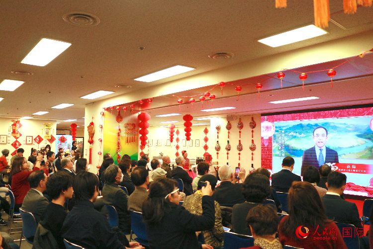 2月9日，“喜迎龍年·品味陜西”——2024新春迎福（展）聯(lián)歡會暨陜西文化年在東京中國文化中心拉開帷幕。人民網(wǎng) 許可攝