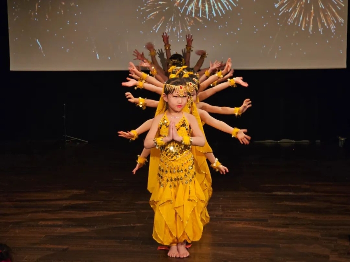 舞蹈《千手觀音》。中國(guó)駐瑞典大使館供圖。