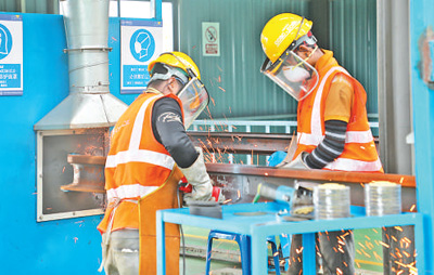 中企承建的馬東鐵項目創(chuàng)造就業(yè)機會超過1.8萬個，合作的當(dāng)?shù)仄髽I(yè)超過1900家——為促進馬來西亞東西海岸互聯(lián)互通貢獻力量（共建“一帶一路”第一現(xiàn)場）