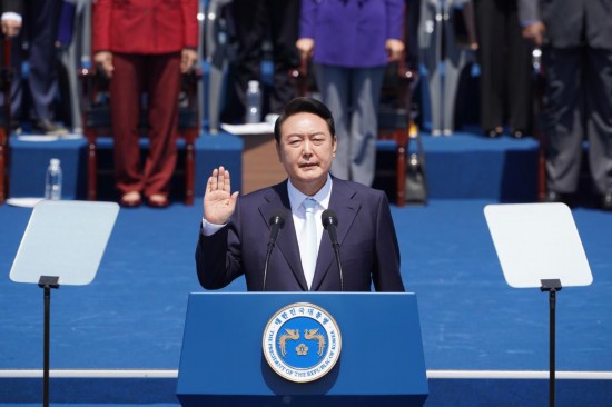2022年5月10日，在韓國首爾，尹錫悅出席總統(tǒng)宣誓就職儀式。新華社發(fā)（李相浩攝）