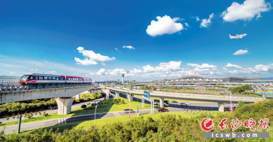 　　根據(jù)《實(shí)施意見》，長沙將建設(shè)聯(lián)通世界的航空樞紐，打造輻射全國的鐵路樞紐，深化綜合交通協(xié)調(diào)機(jī)制。    資料圖片