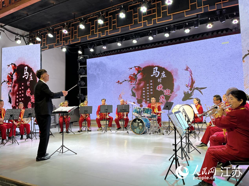 馬莊農(nóng)民樂團(tuán)在排練節(jié)目。人民網(wǎng) 李子佩攝