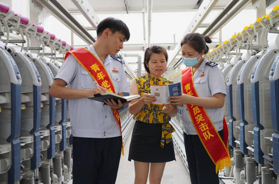 國家稅務(wù)總局常德市西洞庭西湖管理區(qū)稅務(wù)局成立青年黨員突擊隊，走進常德銀駿紡織有限公司等企業(yè)送政策、問需求、解難題。受訪單位供圖