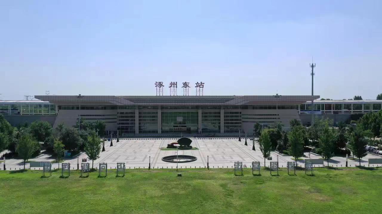 通勤專列高鐵始發(fā)站涿州東站。 熊華明、王聚言攝