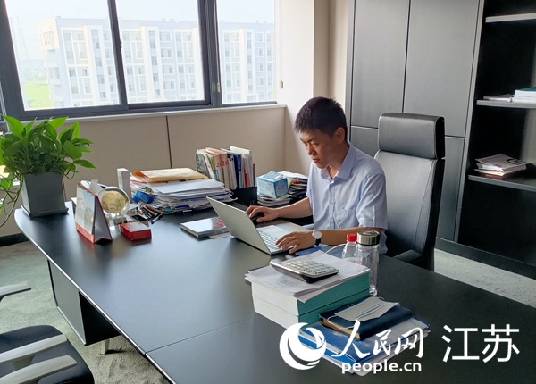 江蘇海安市2021年引進的高端人才朱涼偉博士。人民網(wǎng)記者 王繼亮攝