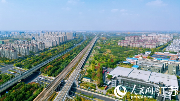 航拍幸福街道。人民網(wǎng)記者 王繼亮攝