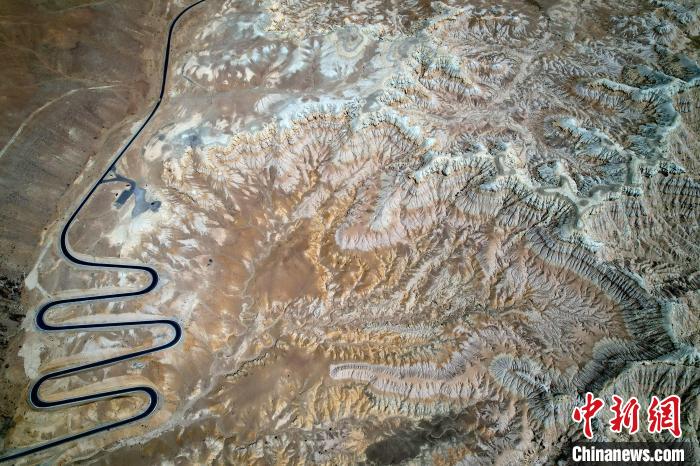 4月5日，西藏阿里札達(dá)土林。(無人機(jī)照片) 李林 攝
