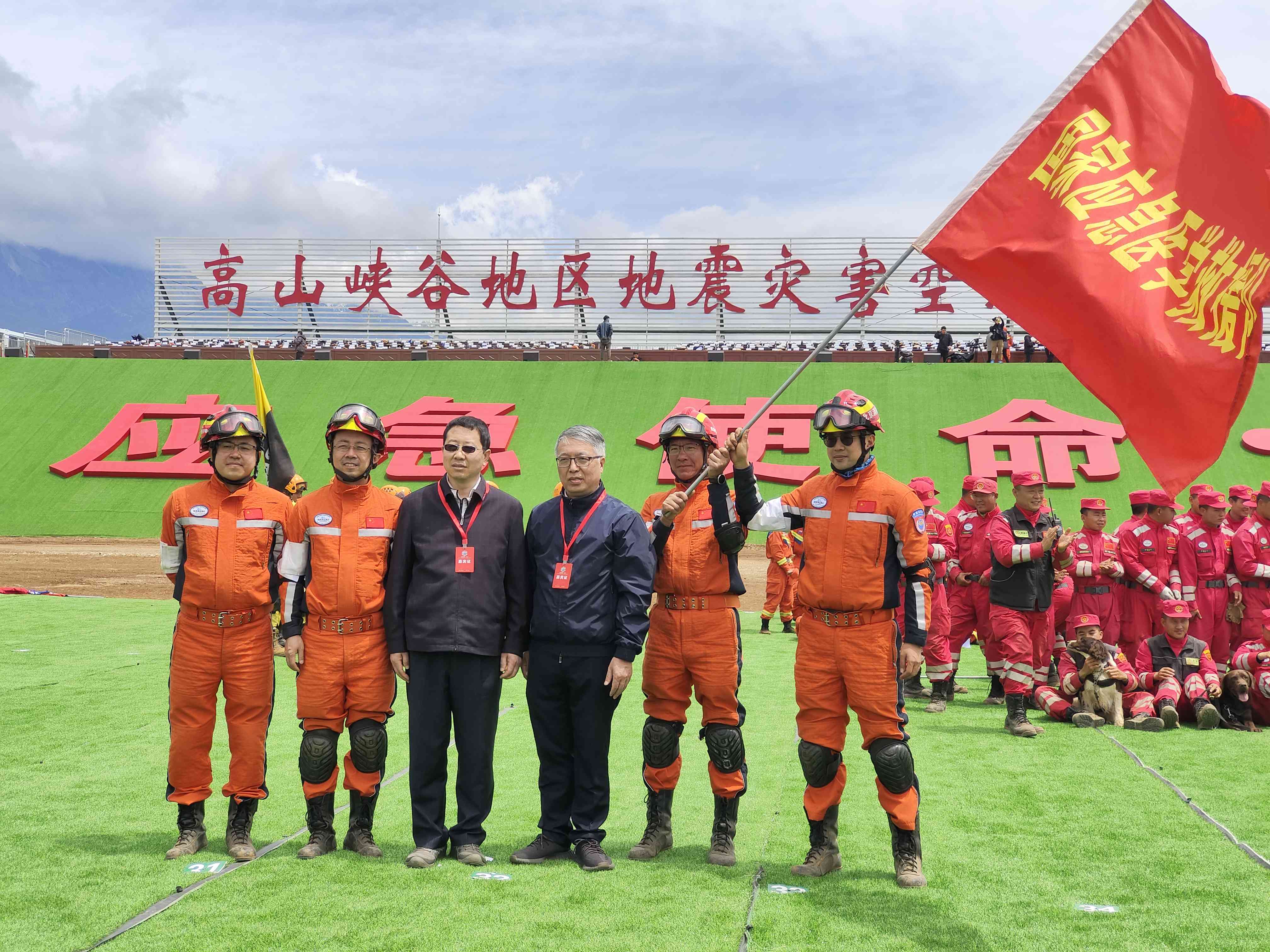呂國忠以總領隊身份，帶領國家應急醫(yī)學救援隊演練。受訪者供圖