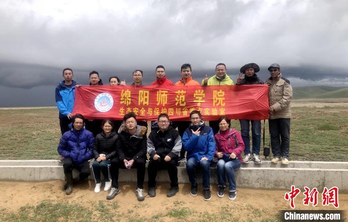 圖為綜合考察團(tuán)野外調(diào)查組在西藏安多縣。西藏那曲市林業(yè)和草原局供圖