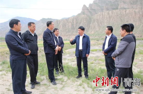 圖為黃南州有關領導現場踏勘、督導生態(tài)環(huán)保責任落實情況現場。黃宣攝