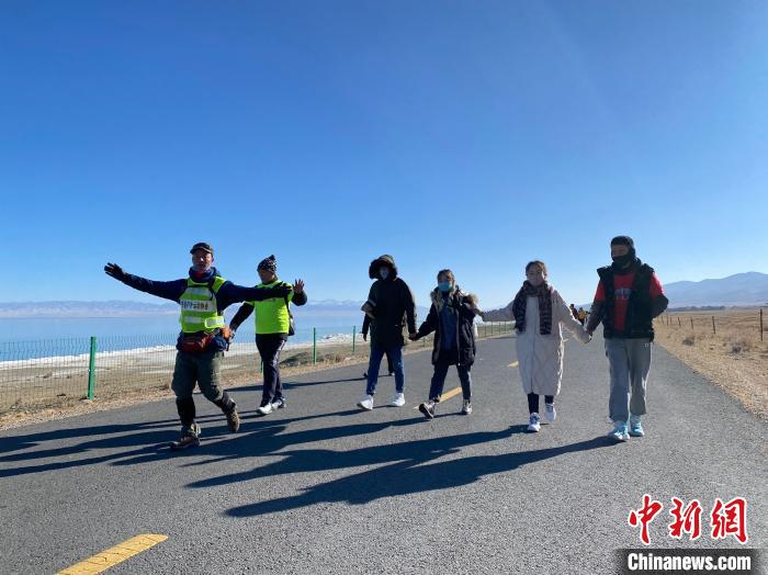 圖為徒步現(xiàn)場。　李江寧 攝