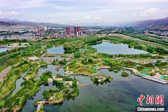 西北城市西寧立生態(tài)文明高地新典范：“一城山水、百園千姿”