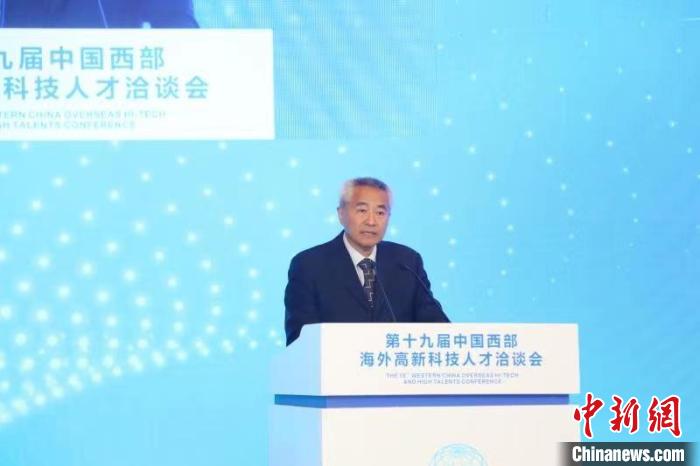 全國政協(xié)副主席、九三學社中央常務副主席邵鴻出席論壇并致辭?！∷拇ㄊ∥y(tǒng)戰(zhàn)部供圖