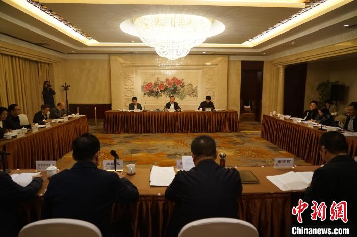 圖為座談會(huì)現(xiàn)場(chǎng)?！∨擞隄?攝