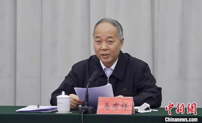 圖為農(nóng)業(yè)農(nóng)村部副部長(zhǎng)馬有祥在部省共同打造青海綠色有機(jī)農(nóng)畜產(chǎn)品輸出地推進(jìn)會(huì)議上講話。　李江寧 攝