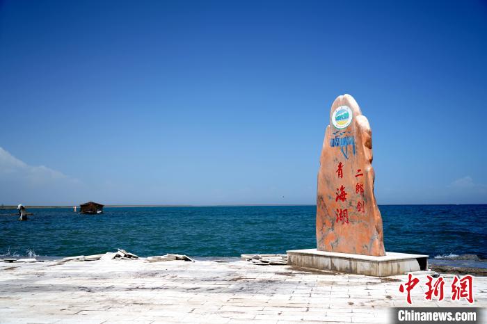 圖為青海湖景區(qū)一角?！O睿 攝