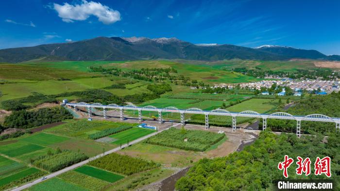 圖為引大濟(jì)湟西干渠的渡槽。(資料圖) 青海省水利廳 供圖