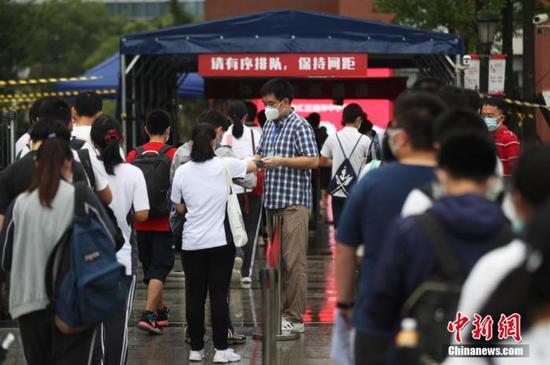 資料圖：2020年7月，上?？忌饺敫呖伎紙觥埡鄠?攝