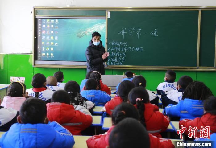 圖為學(xué)生正在上課?！●R銘言 攝